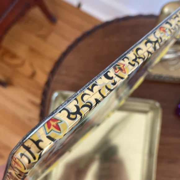 Beautiful Vintage Tin - Picture 10 of 12